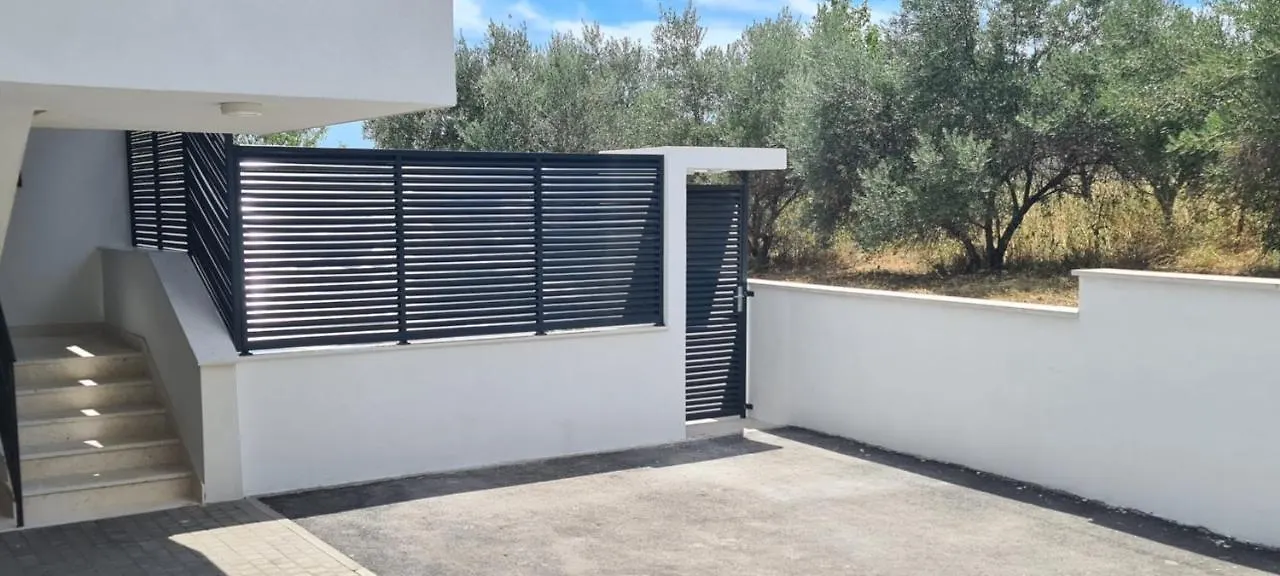 Apartman Marcelina 1 With Private Pool Trogir Apartment