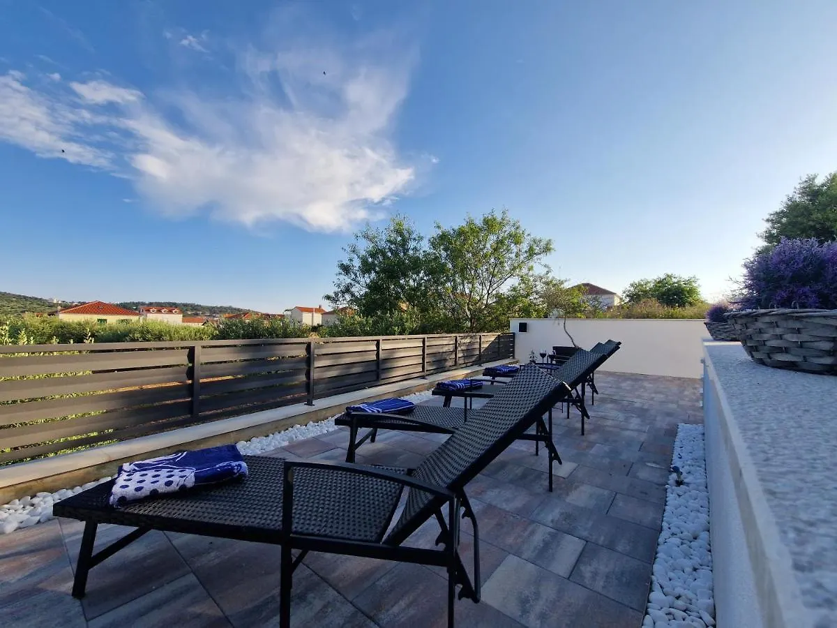 Apartman Marcelina 1 With Private Pool Trogir Apartment