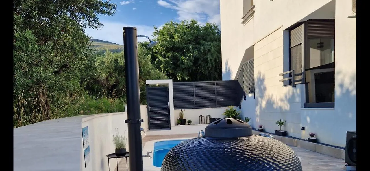 Apartment Apartman Marcelina 1 With Private Pool Trogir