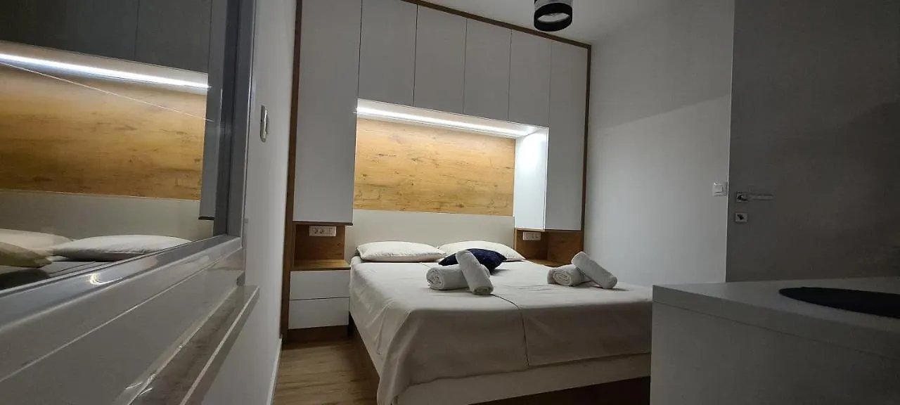 Apartman Marcelina 1 With Private Pool Trogir Appartement