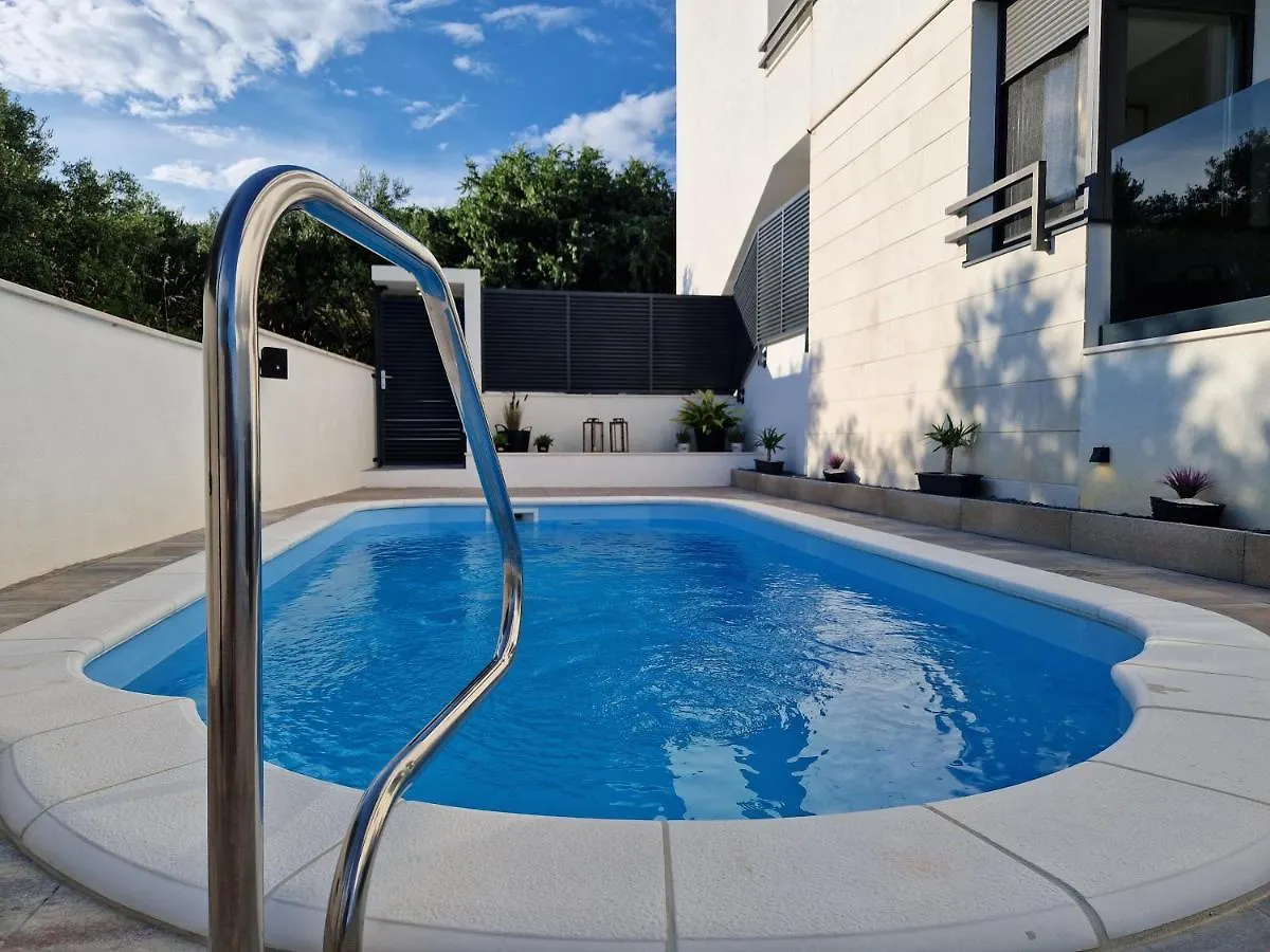 Apartman Marcelina 1 With Private Pool Trogir