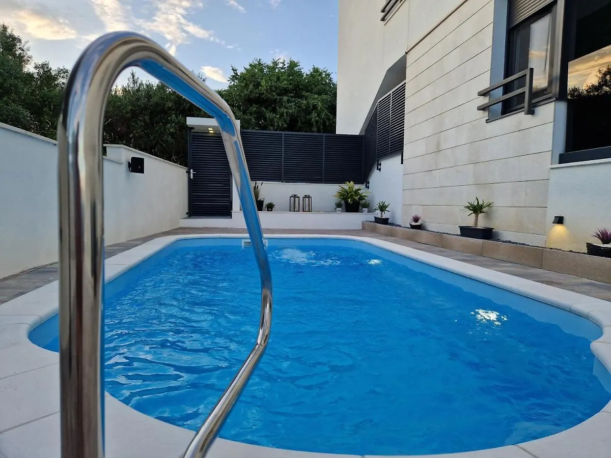 Apartman Marcelina 1 With Private Pool Trogir