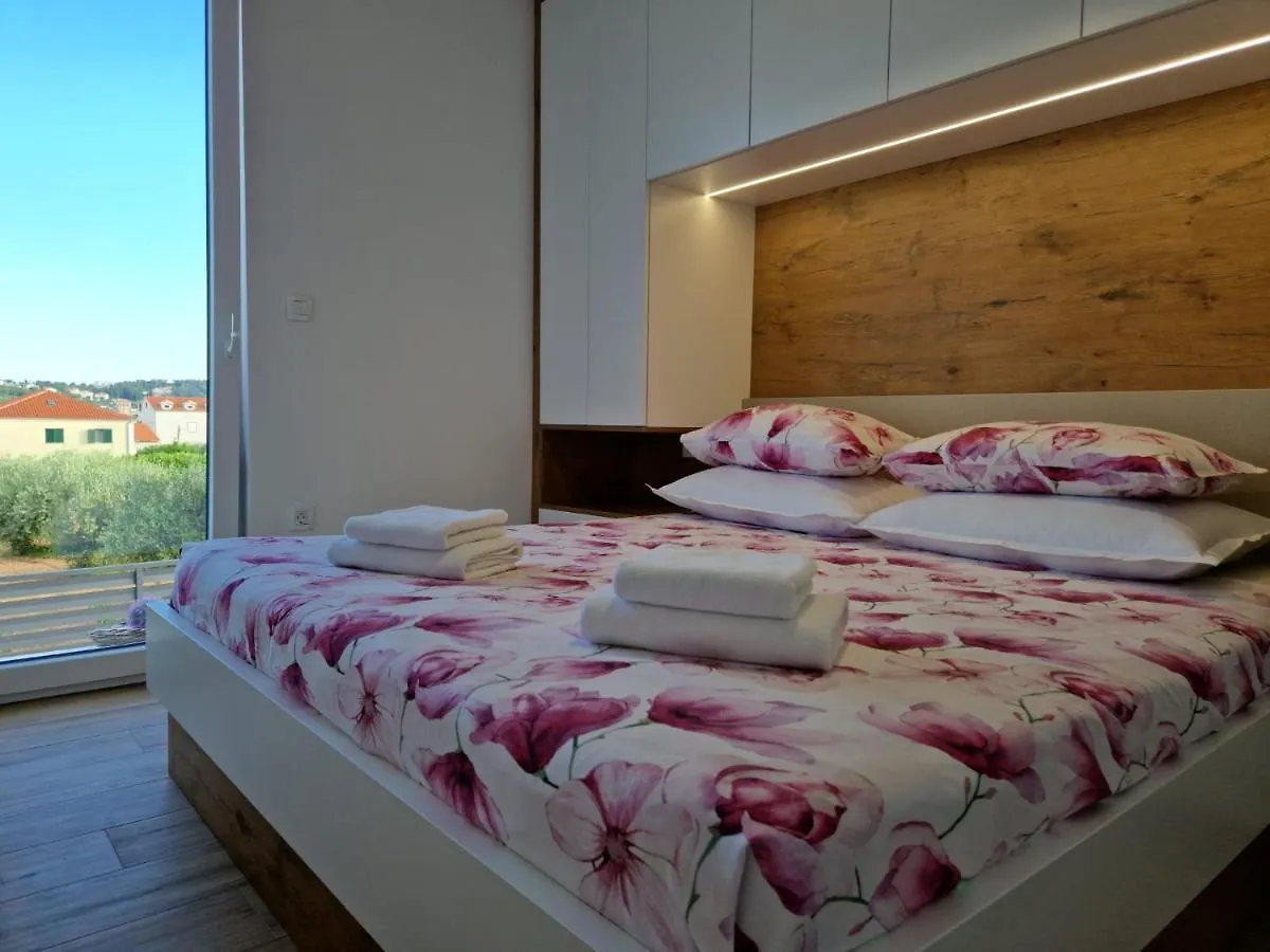 Apartman Marcelina 1 With Private Pool Trogir Croatie